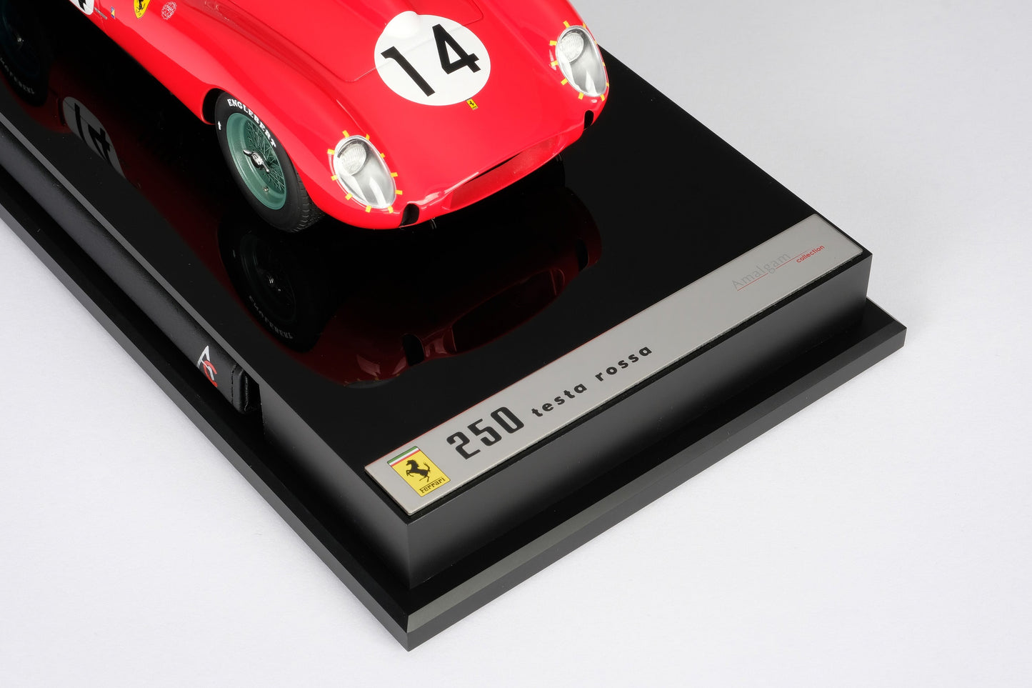 Amalgam 1/18 Ferrari 250TR 1958 Le Mans Champion Simulation Car Model