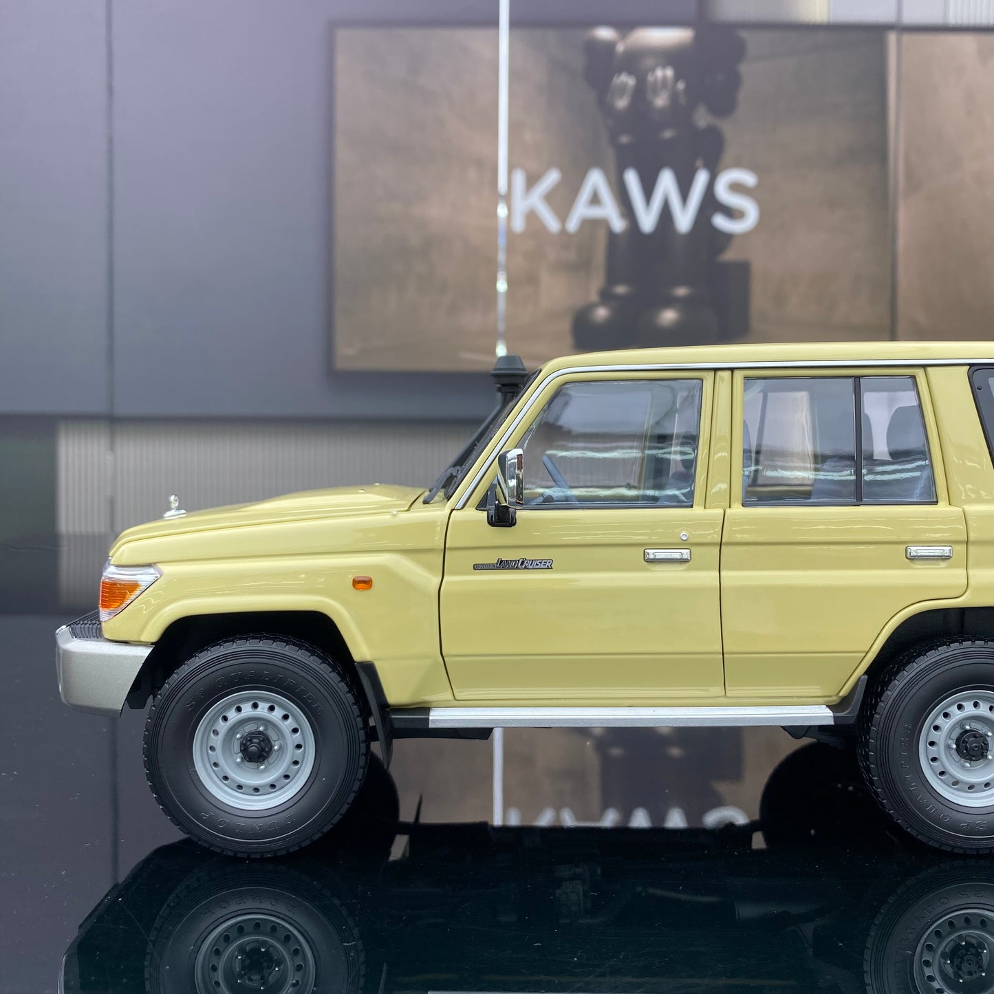 Almost Real 1/18 Toyota Land Cruiser 76 Beige Alloy Fully Open Simulation Car Model Ornament