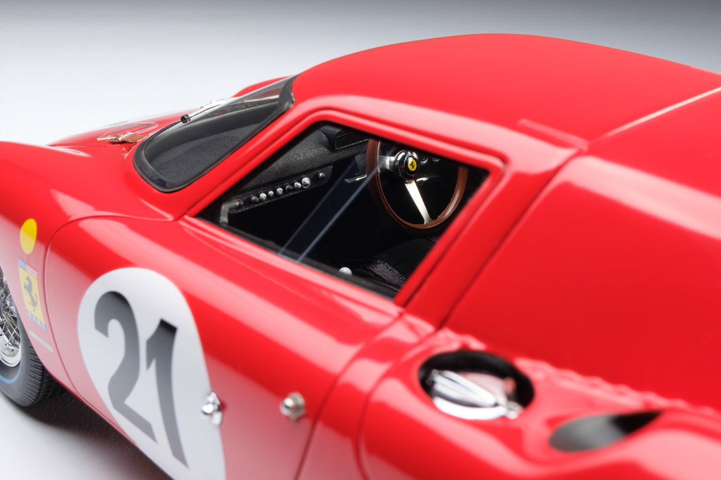 Amalgam 1/18 Ferrari 250 LM-1965 Le Mans Champion Simulation Car Model