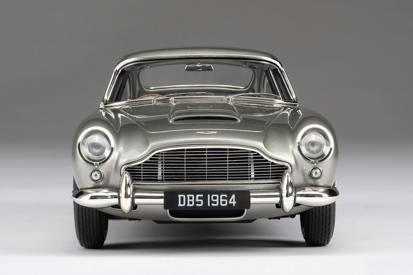 Amalgam 1/18 Aston Martin DB5 high-end limited edition simulation car model