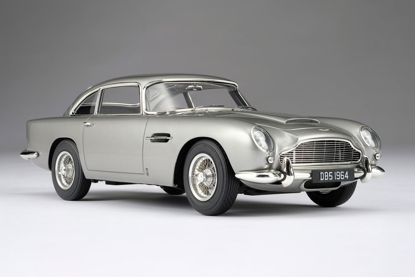 Amalgam 1/18 Aston Martin DB5 high-end limited edition simulation car model