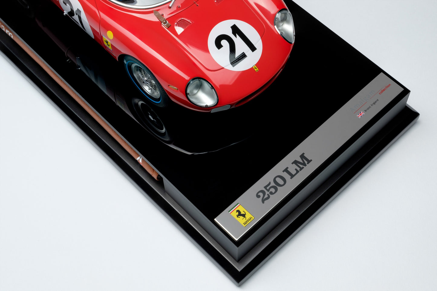 Amalgam 1/18 Ferrari 250 LM-1965 Le Mans Champion Simulation Car Model