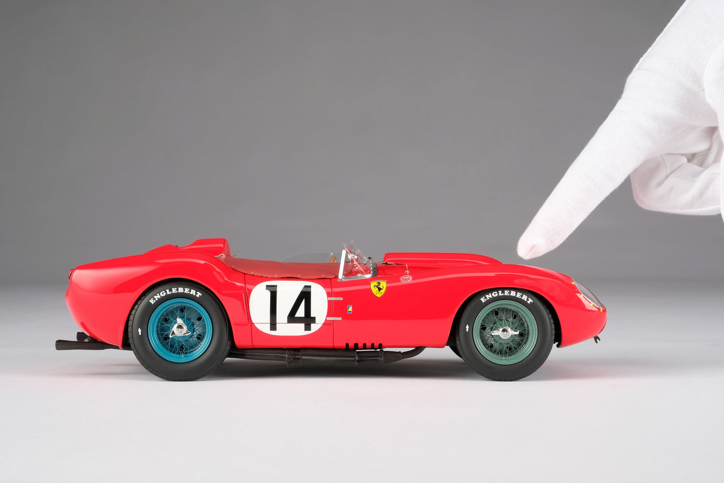 Amalgam 1/18 Ferrari 250TR 1958 Le Mans Champion Simulation Car Model