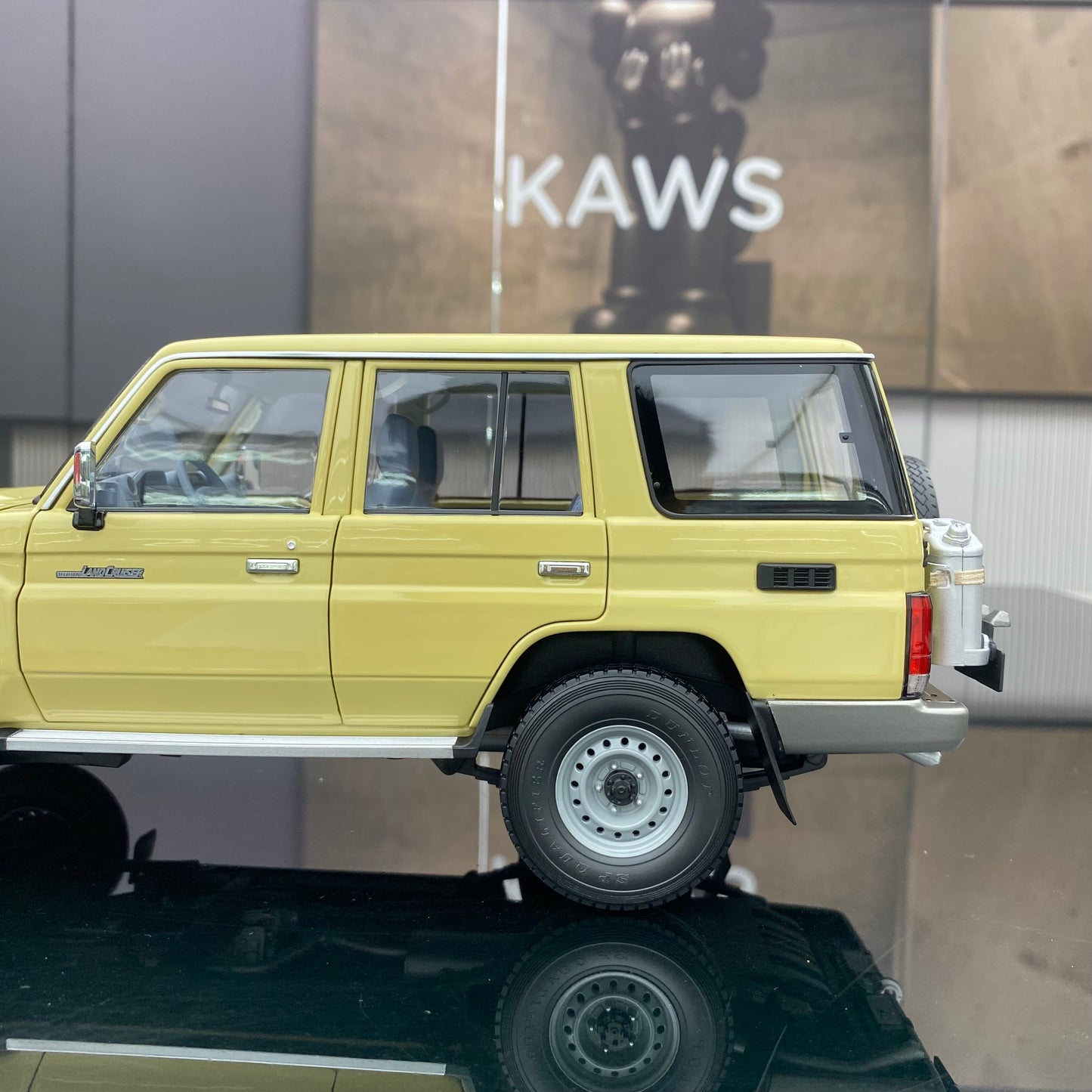 Almost Real 1/18 Toyota Land Cruiser 76 Beige Alloy Fully Open Simulation Car Model Ornament