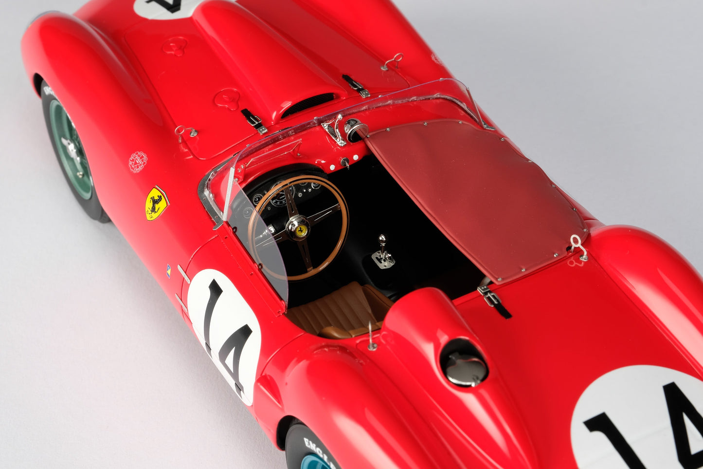 Amalgam 1/18 Ferrari 250TR 1958 Le Mans Champion Simulation Car Model