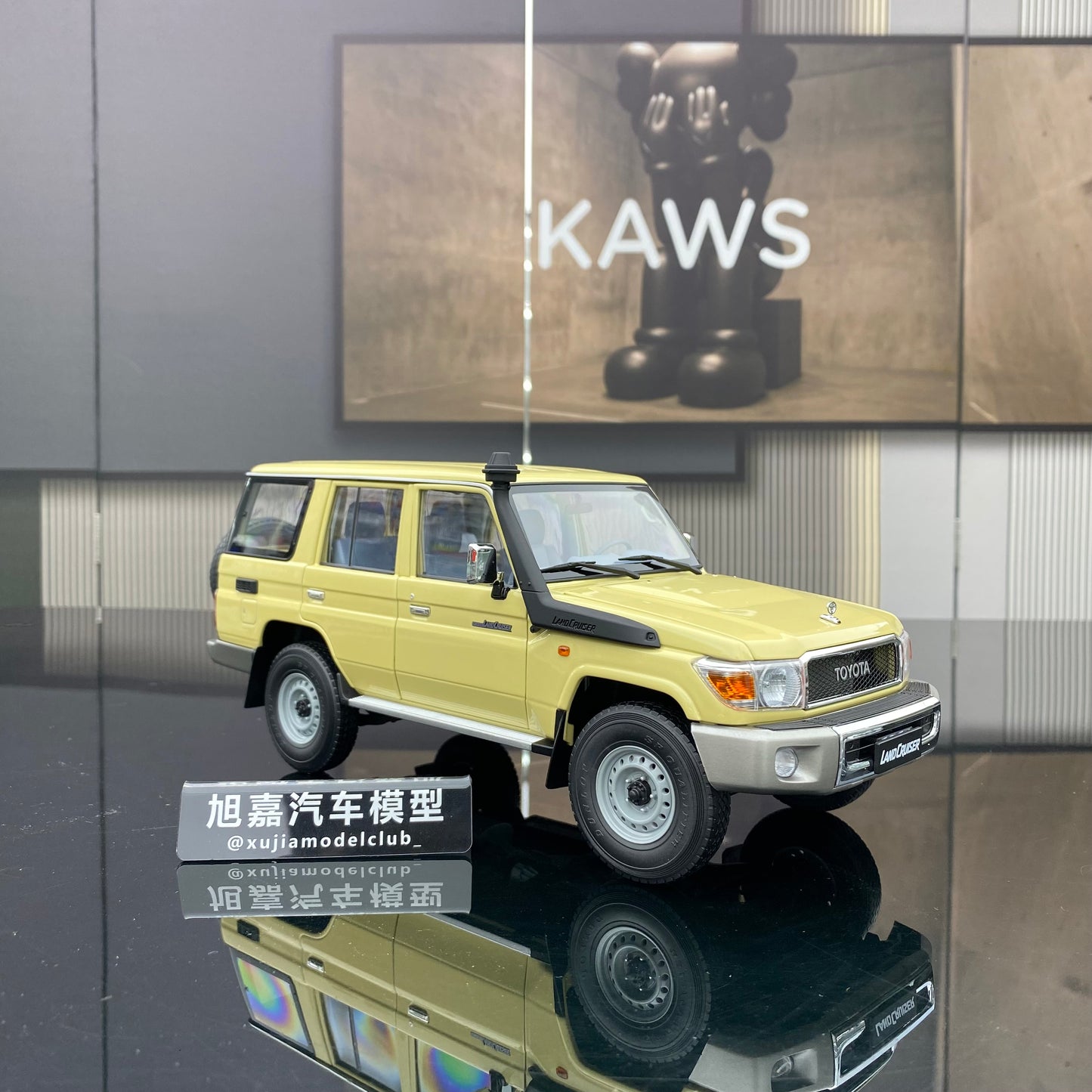 Almost Real 1/18 Toyota Land Cruiser 76 Beige Alloy Fully Open Simulation Car Model Ornament