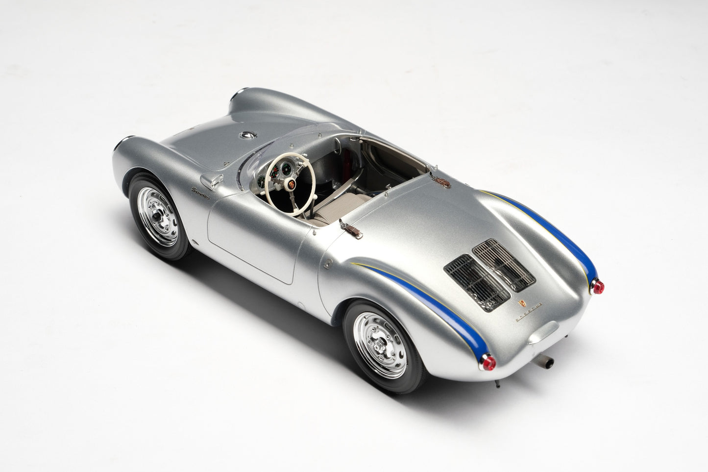 Amalgam 1/18 Porsche 550 Spyder old simulation car model ornaments