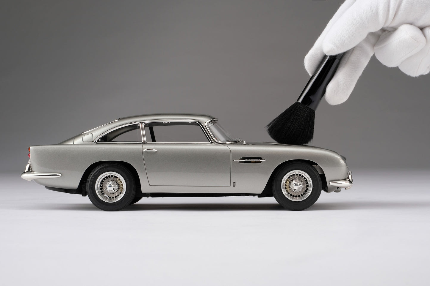 Amalgam 1/18 Aston Martin DB5 high-end limited edition simulation car model