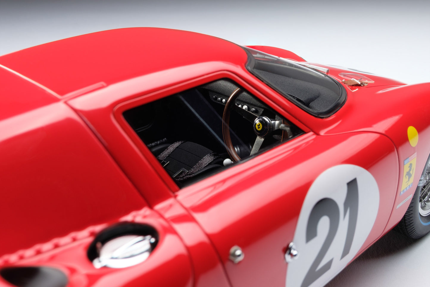 Amalgam 1/18 Ferrari 250 LM-1965 Le Mans Champion Simulation Car Model