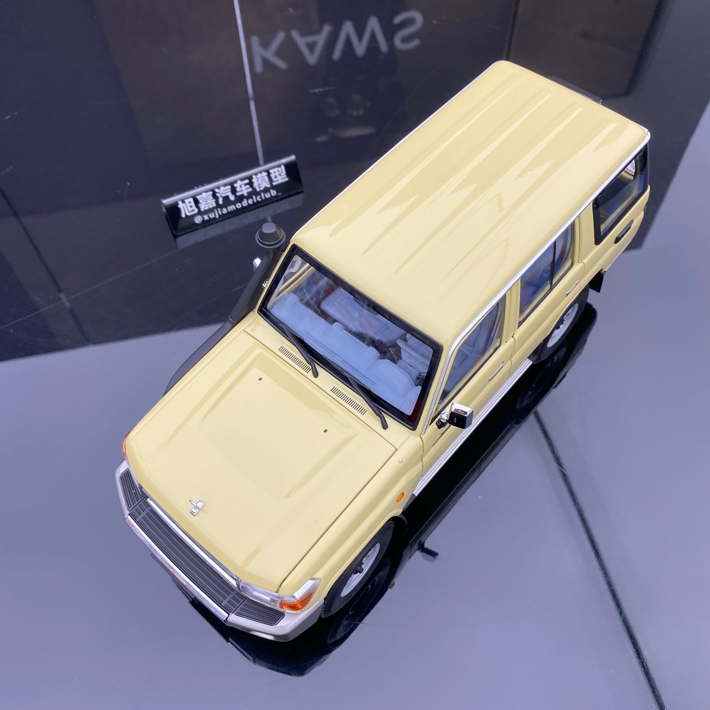 Almost Real 1/18 Toyota Land Cruiser 76 Beige Alloy Fully Open Simulation Car Model Ornament